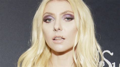 taylor momsen topless|Unrecognisable former Hollywood child star goes topless on red。